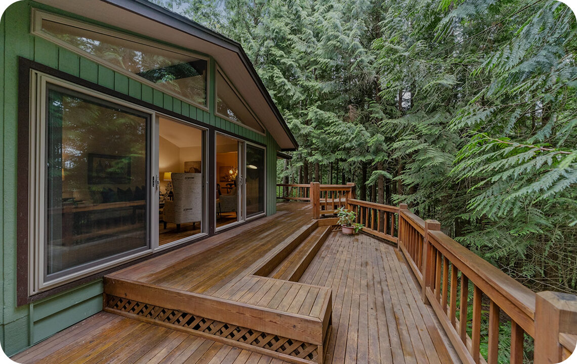 Custom wood deck for a Northwest home built by MD Custom Creation