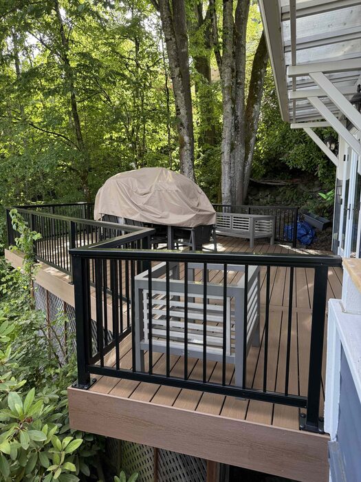 Composite deck with black aluminum railings